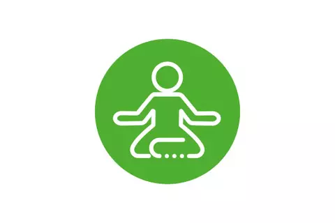 Grünes rundes Icon mit einem meditierendem Männchen - für Entspannung sorgen